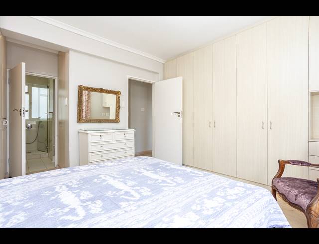2 BEDROOM APARTMENT TO LET IN SEA POINT